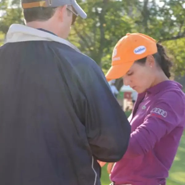 Andrés Conesa acompañó a Lorena esta tarde; la pareja está comprometida desde principios de diciembre de 2008.