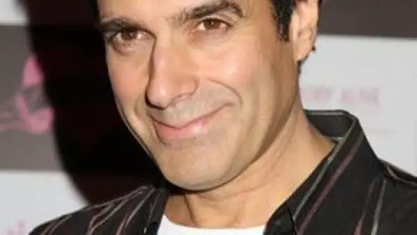 Una modelo de 22 años asegura que el mago la atacó sexualmente y la amenazó mientras visitaba su isla privada en las Bahamas como invitada.