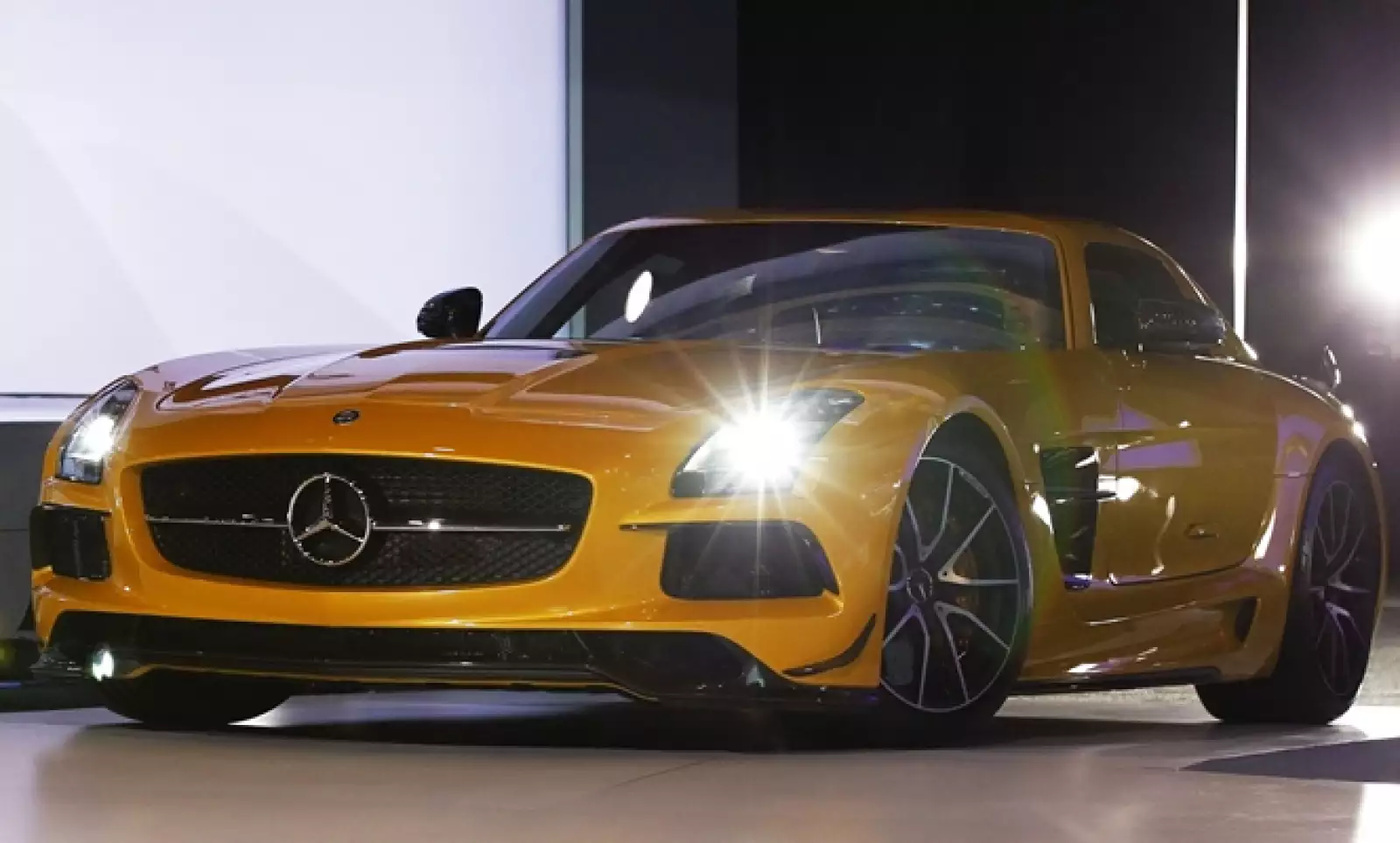 Una de las estrellas del evento será el Mercedes-Benz SLS AMG 2013.