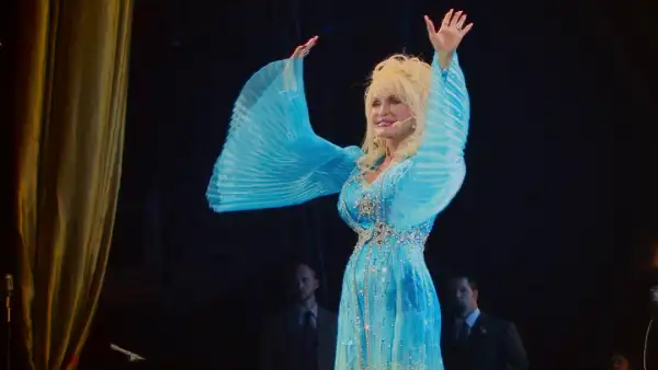 La cantate y actriz Dolly Parton en una escena de Musicares Tribute. 
