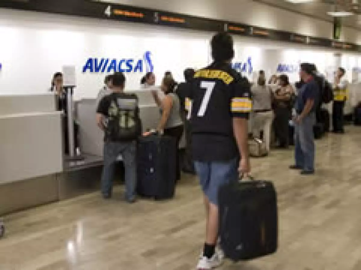 La DGAC aún no levanta la suspensión a la aerolínea. (Foto: Notimex)