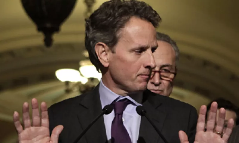 El anuncio de Timothy Geithner llega cuando la crisis de deuda en ambos lados del océano Atlántico llega a un punto delicado. (Foto: Reuters)