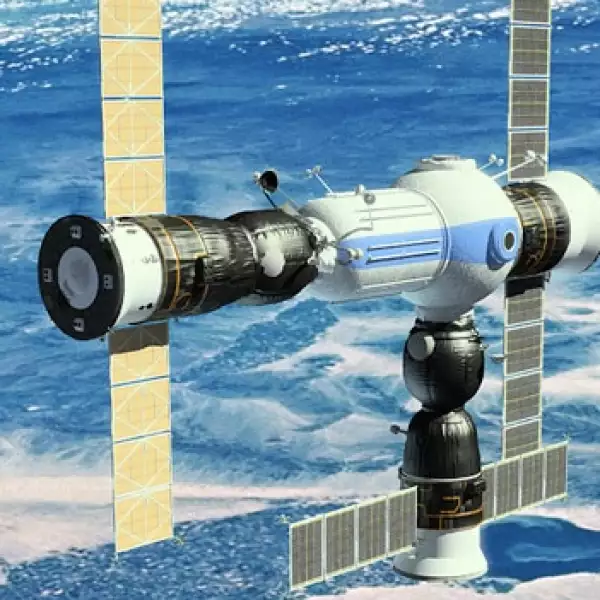 Estación espacial CSS con puerto universal