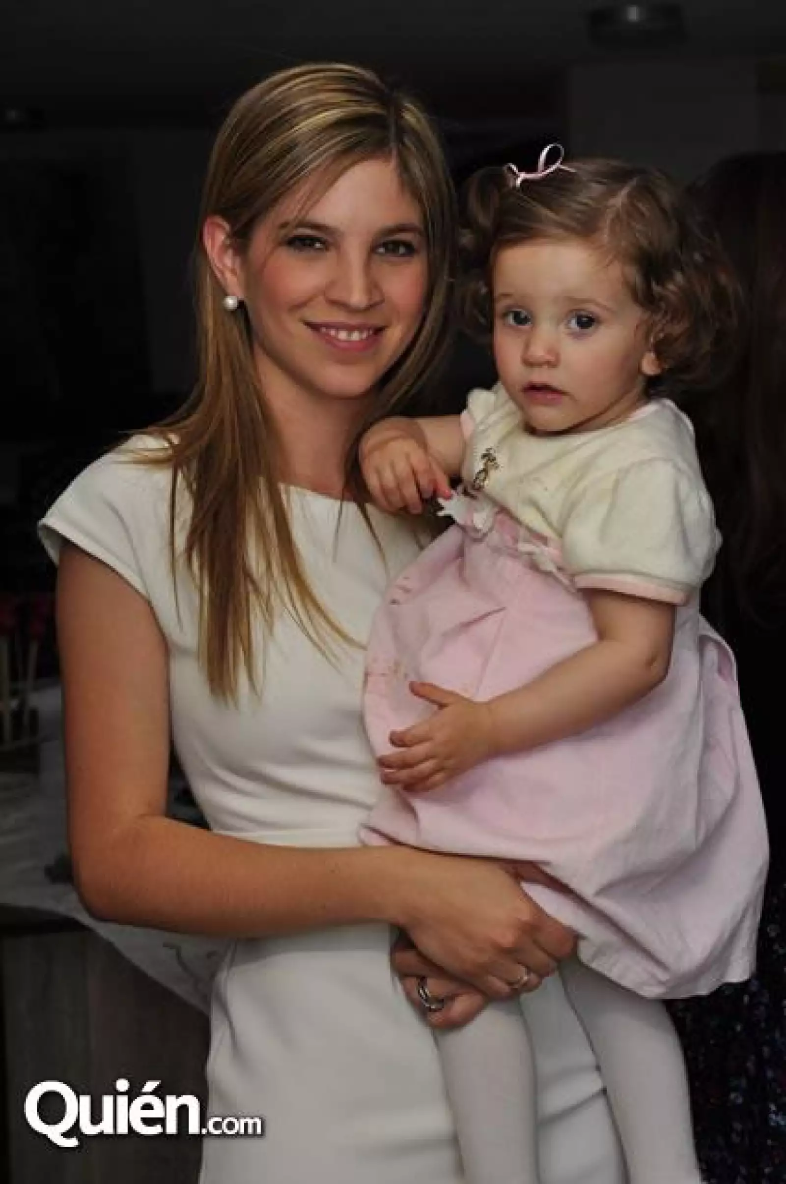 Cecilia Macías,Paloma Cortés