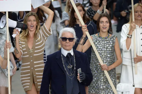 Chanel : Runway - Paris Fashion Week Womenswear Spring/Summer 2015