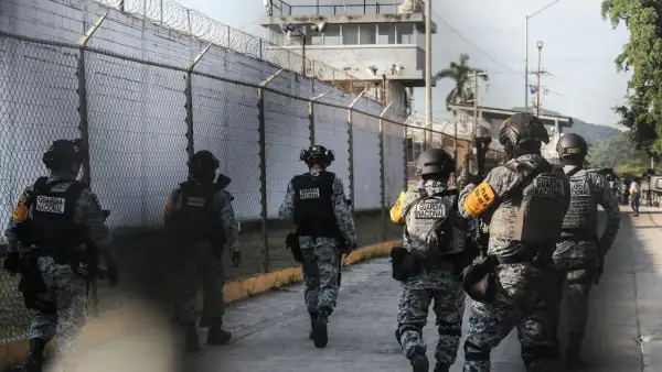 Una nueva riña dejó dos internos sin vida en el penal de El Castillo. Apenas un día después del enfrentamiento que cobró la vida de 10 personas y dejó a otras 16 heridas en el centro penitenciario. 