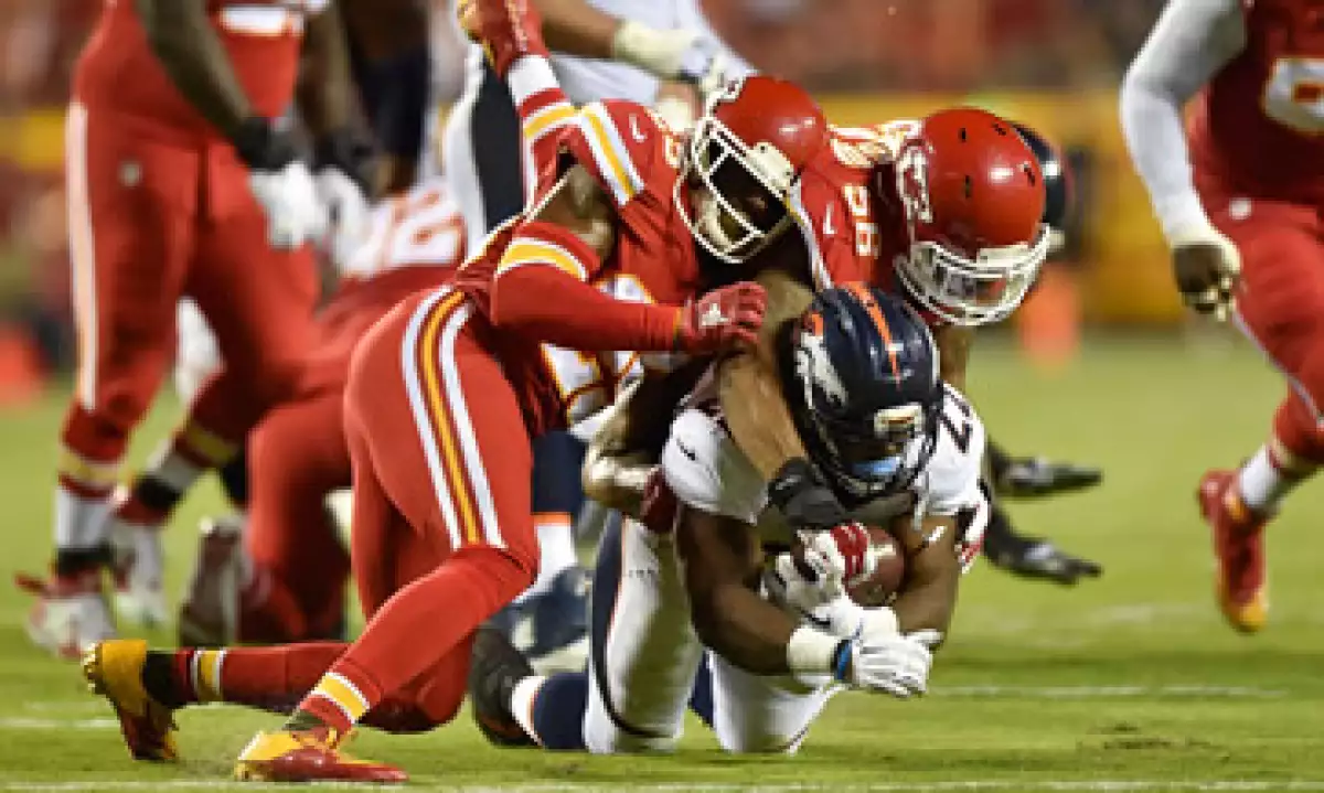 Los jugadores de la NFL están expuestos a golpes directos en todas partes de su cuerpo; algunos sufren los estragos después de retirarse (Foto: Getty Images/Archivo )
