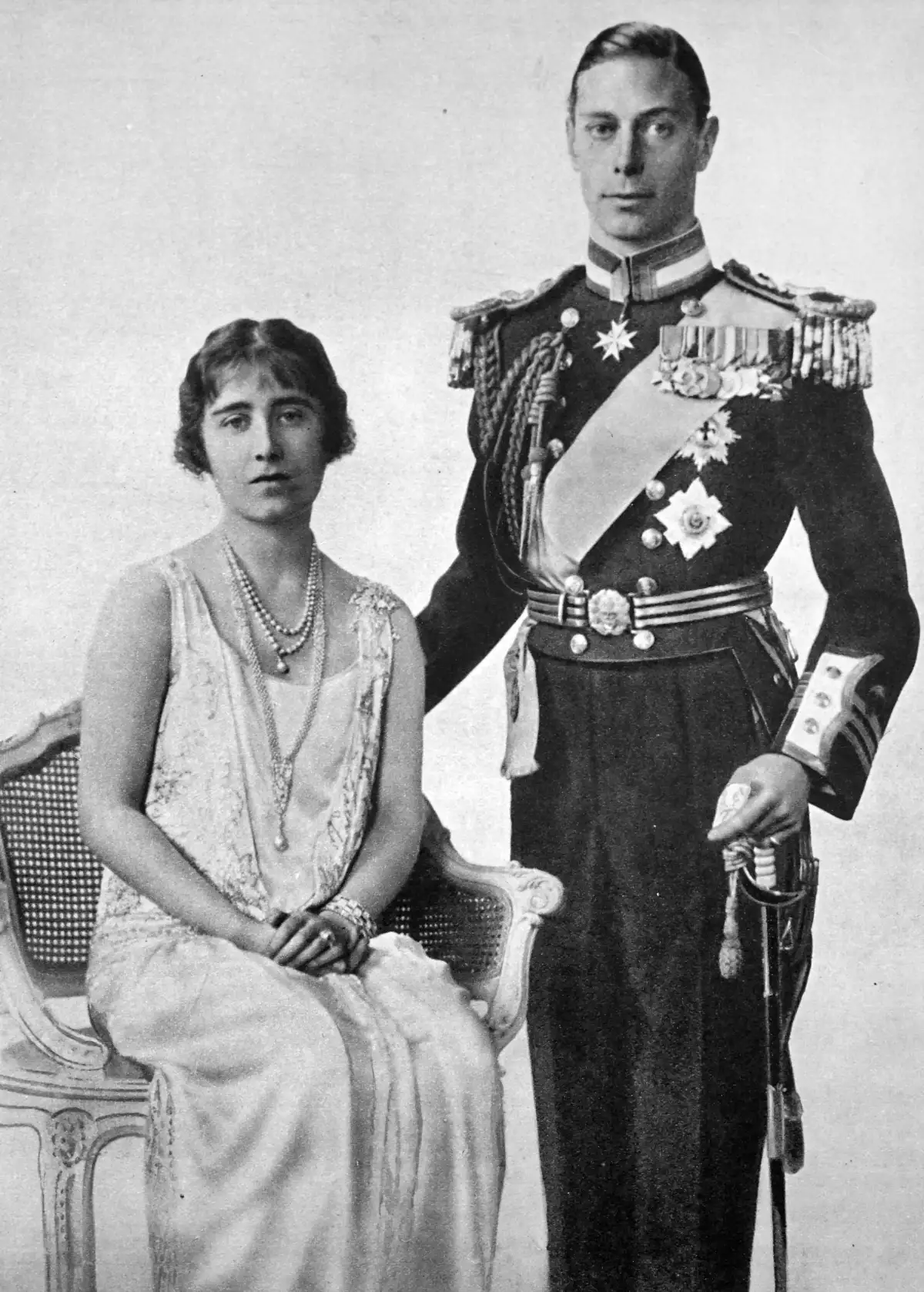 Foto del compromiso del príncipe Alberto y Lady Elizabeth Bowes-Lyon 
