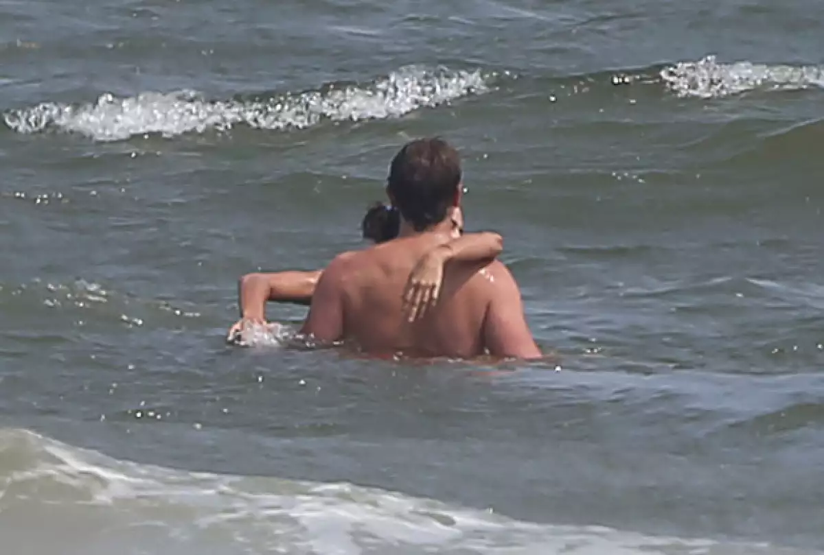 Adentro del mar, la pareja de famosos no paró de derramar miel.