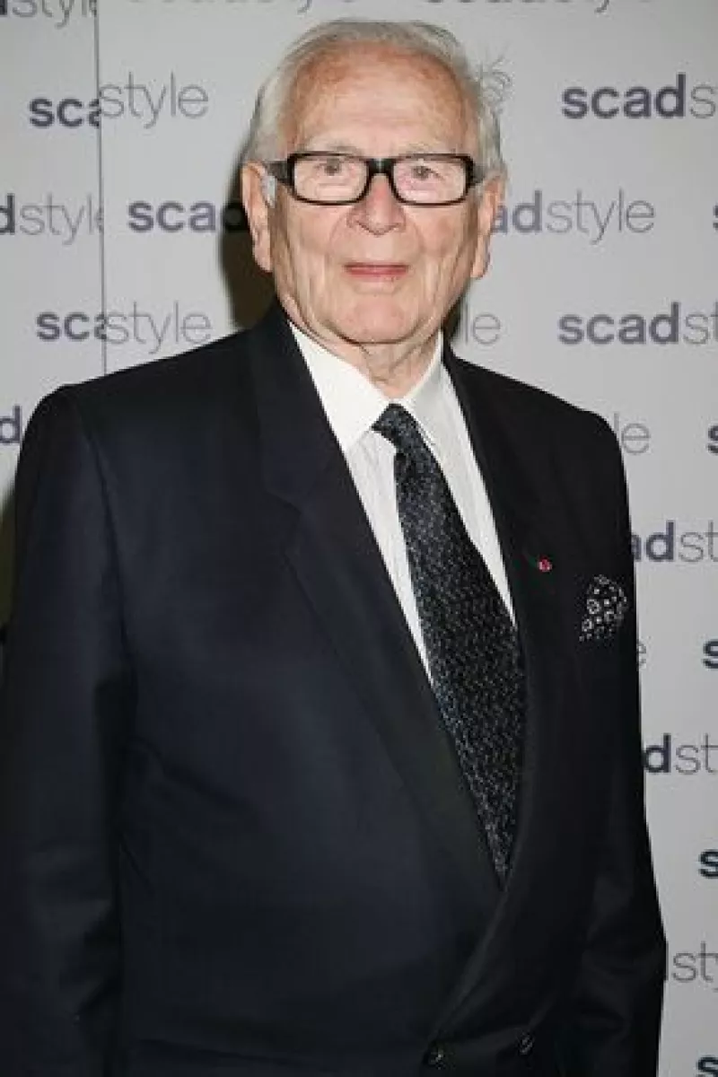 El conocido diseñador fracés fue internado en un hospital de Marsella tras haberse desmayado y caído a principios de esta semana.