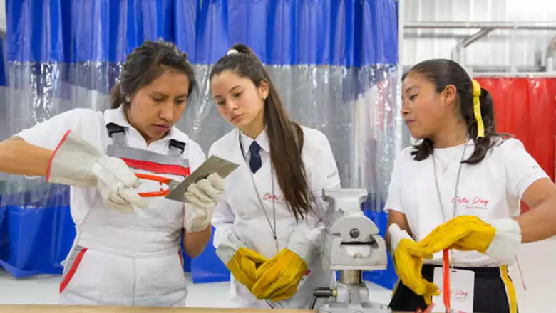 mujeres en armadoras 2