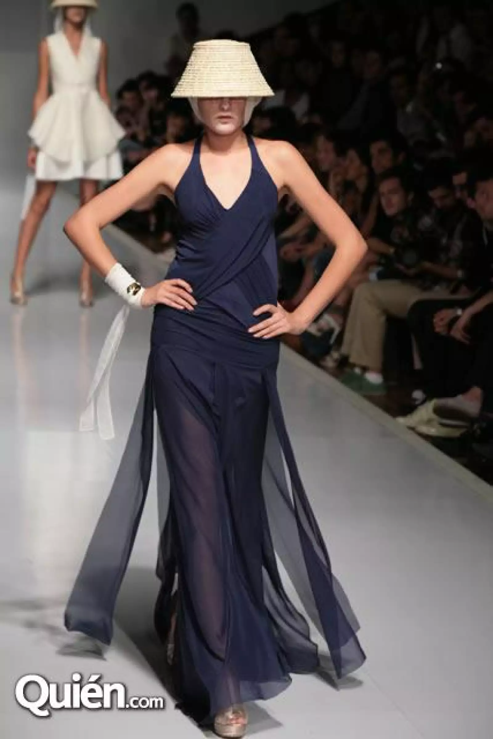 IDM Desfile Lorena Saravia