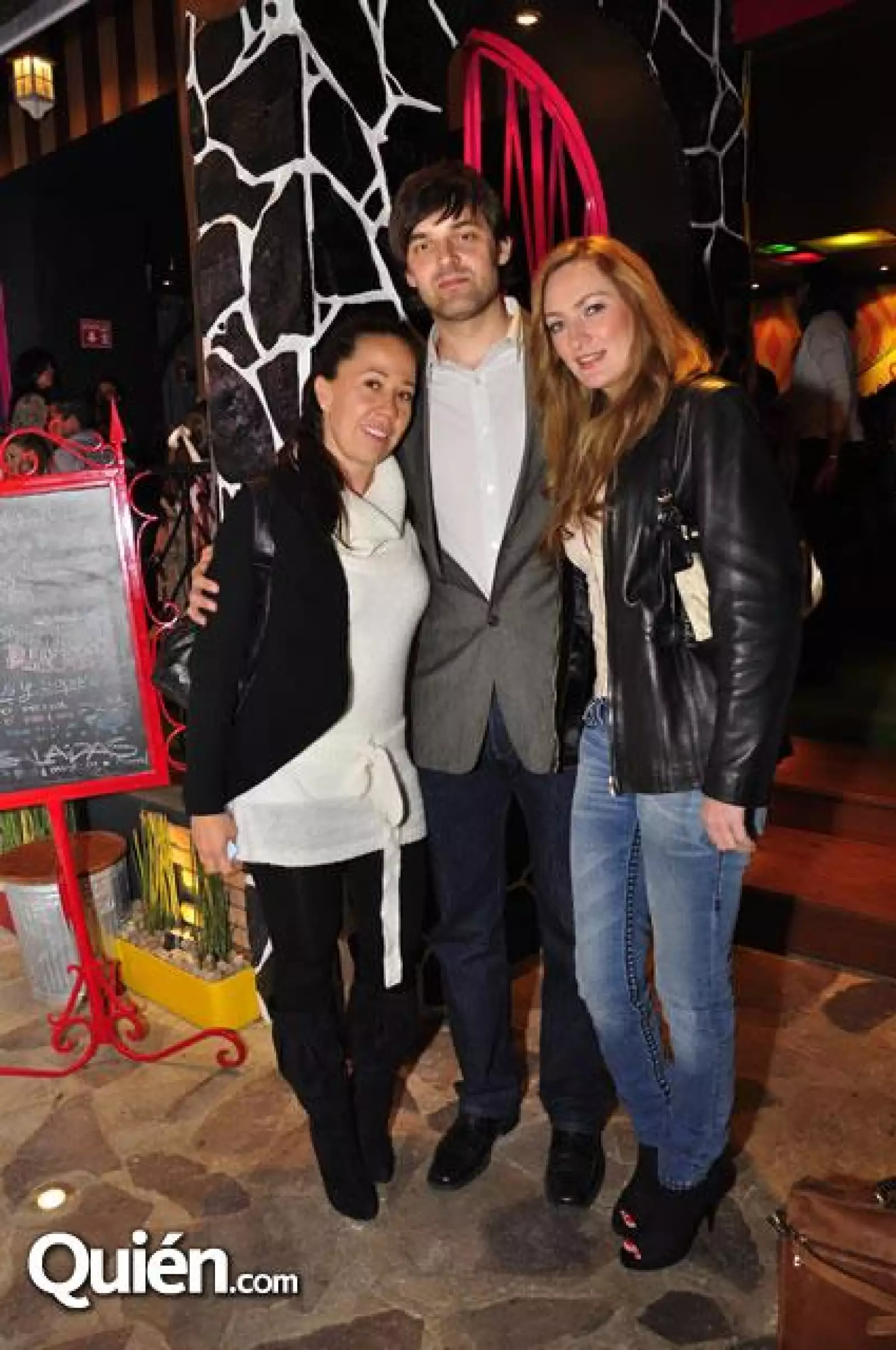 Georgina Solís,Uwe Shoenherr,Esperanza Menéndez