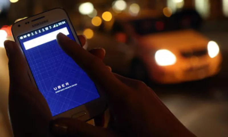 Uber argumenta que sólo es una empresa que facilita una transacción entre cliente y conductor.(Foto: Getty Images )