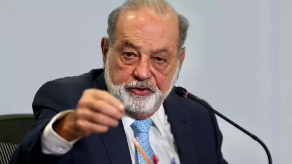 Mexican billionaire Carlos Slim holds a press conference in Mexico City