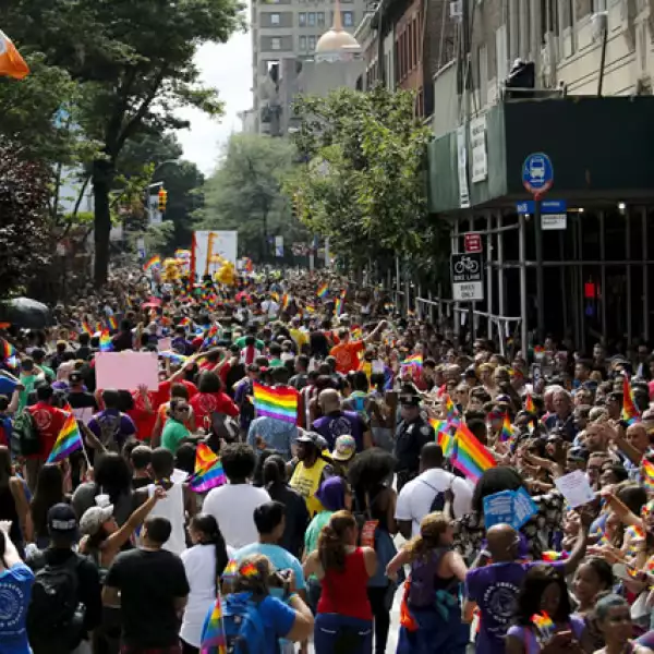 Personas de numerosas nacionalidades y creencias se reunieron para celebrar.