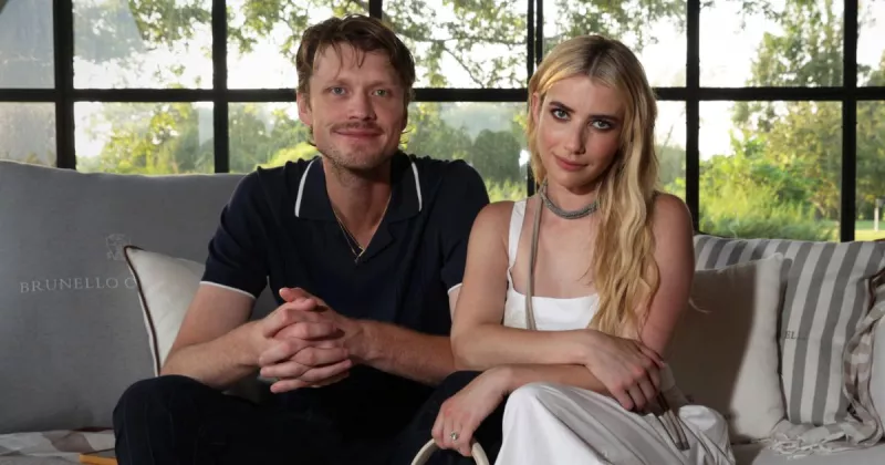Cody John y Emma Roberts