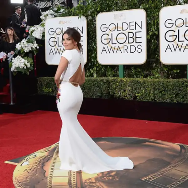 Lo mejor del look de Eva Longoria definitivamente es el detalle en la espalda.