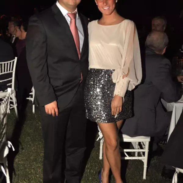 La combinación de falda y blusa también son parte de la tendencia de la temporada cuando se trata de un civil, sólo mira el outfit de Fer Rodríguez.