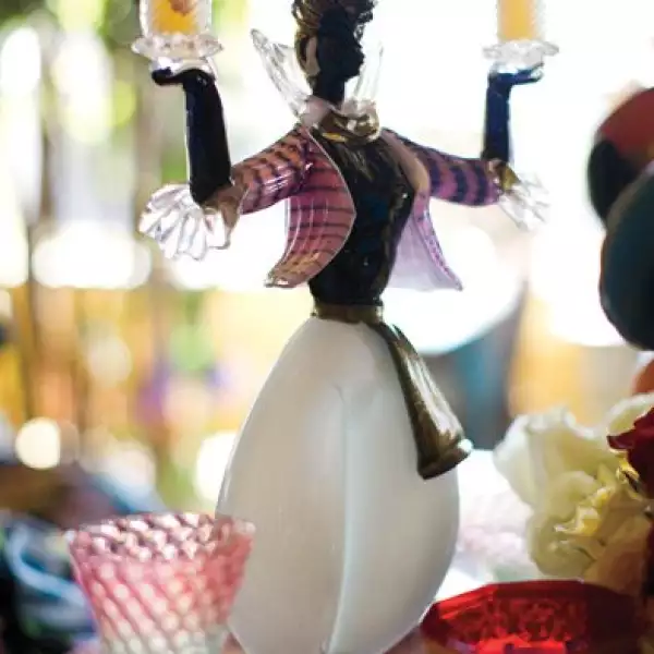 FRÁGIL. Tiene figuras de cristal de 1929.