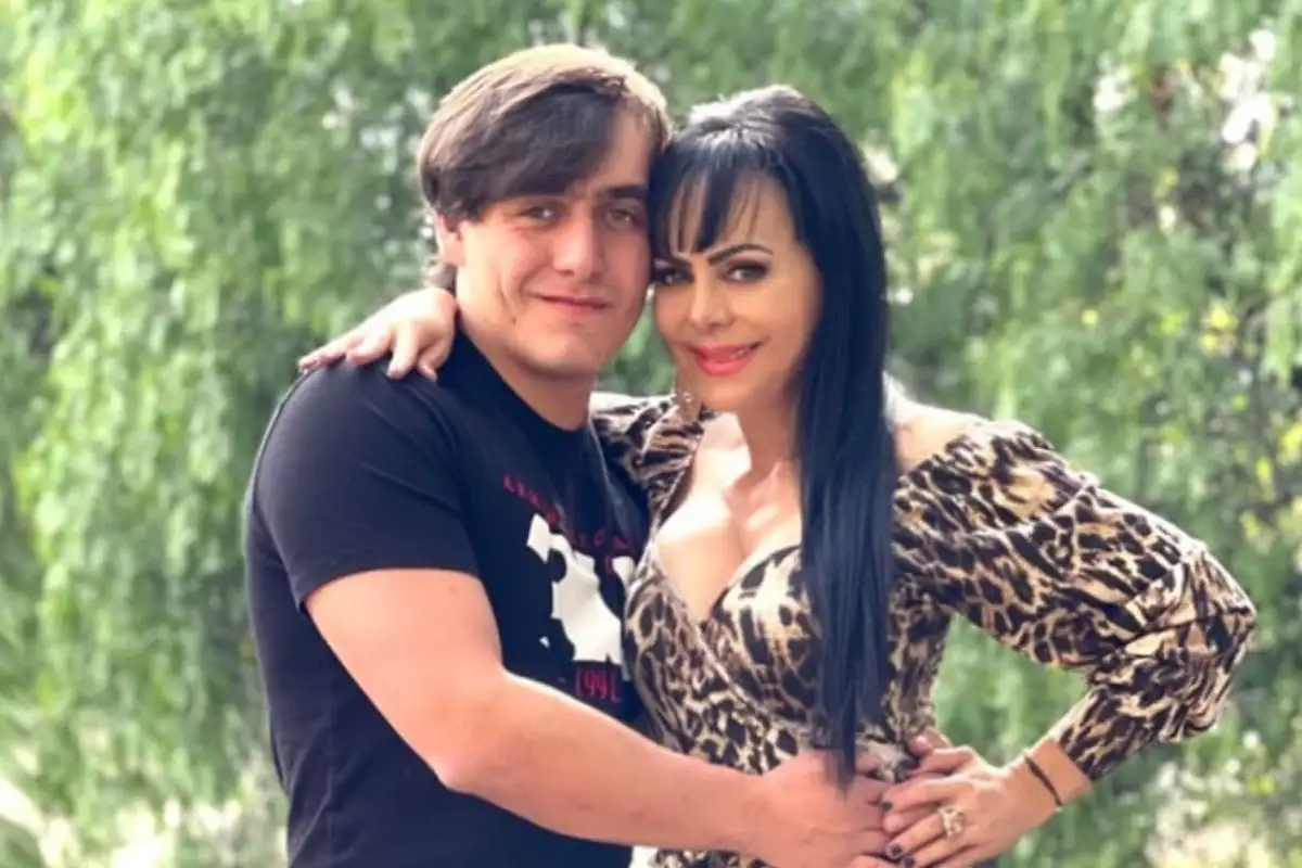 El fallecido Julián Figueroa y su mamá Maribel Guardia