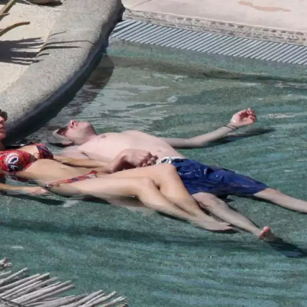 Que viva el amor. Jennifer Love Hewitt y su nuevo novio, Jamie Kennedy, pasan un romántico fin de semana en las cálidas playas México.