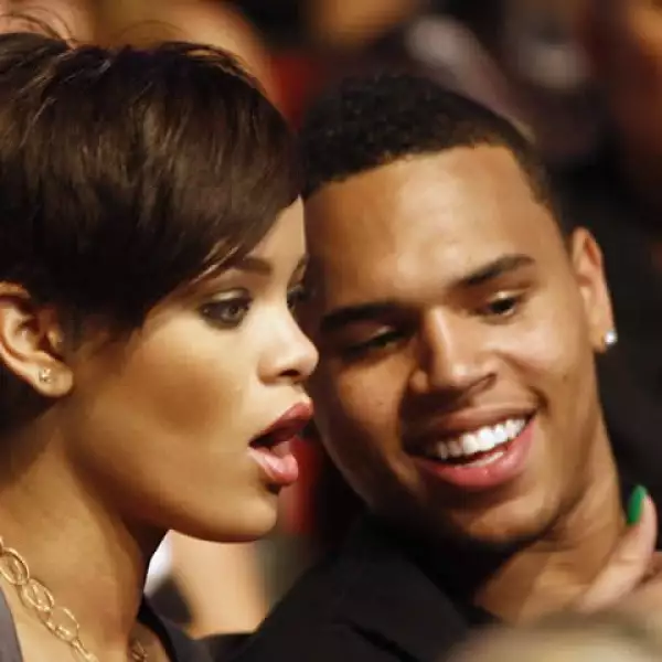 Aseguran que tras la agresión que sufrió Rihanna, la cantante ha estado a lado de su novio Chris Brown.