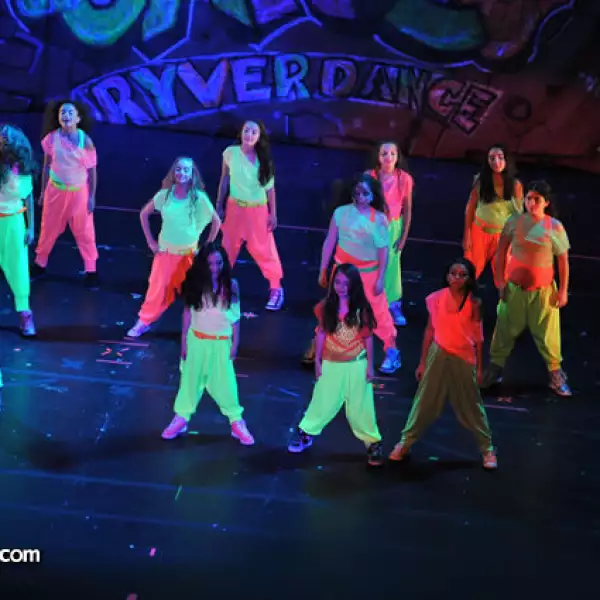 Función de aniversario Ryver Dance