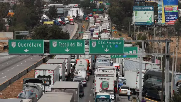 Bloqueos en Ecatepec provocan caos vehicular; estas son las vialidades cerradas