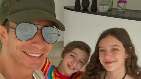 Erik Rubín y sus hijas Nina y Mía