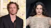Jeremy Allen White y Rosalía 