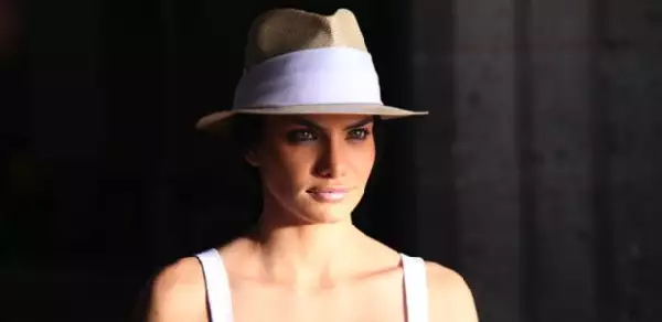 La joven participa en el video