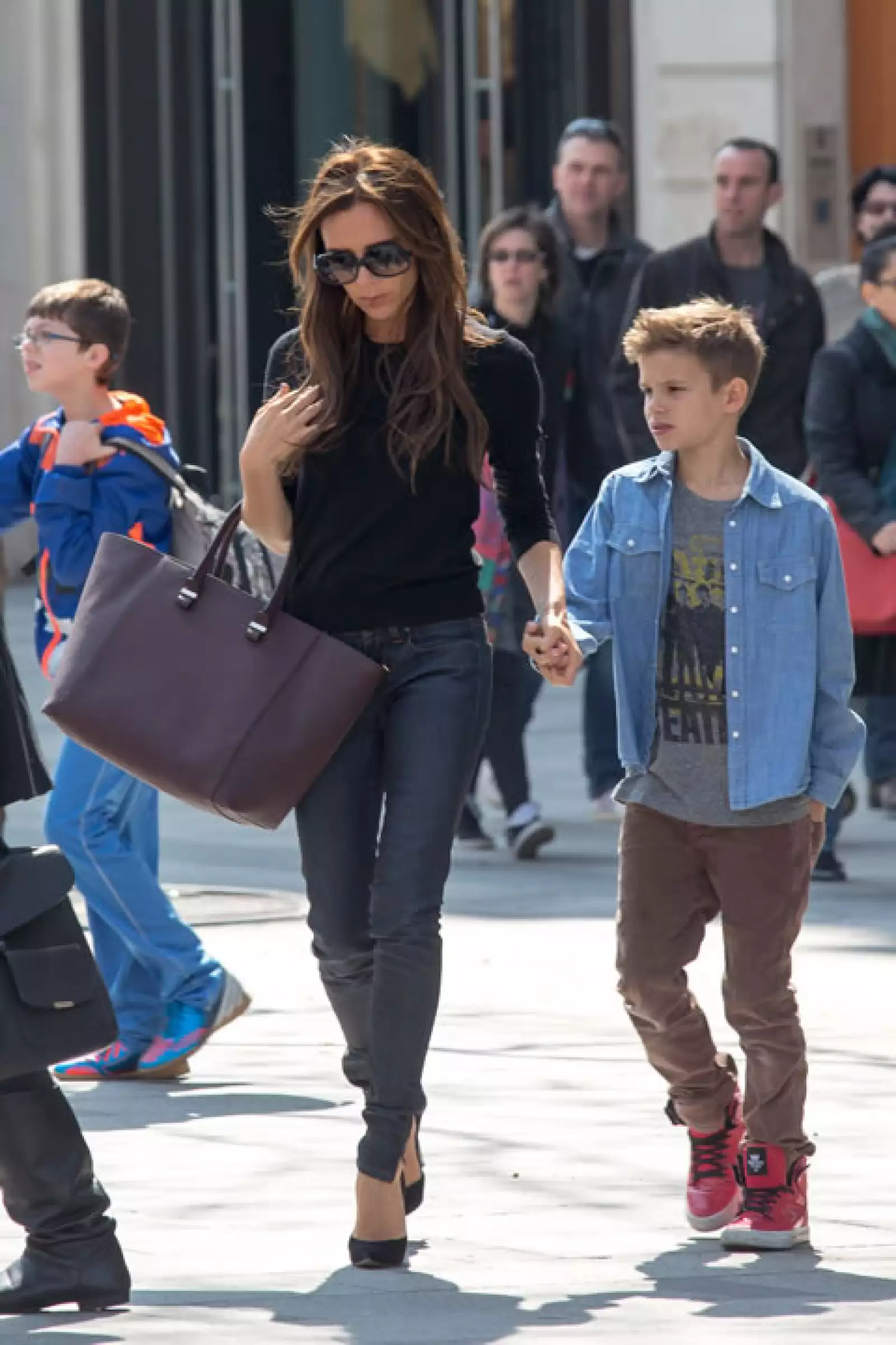 Además de aparecer en la última campaña de Burberry, Romeo ha demostrado tener un gran estilo al vestir.