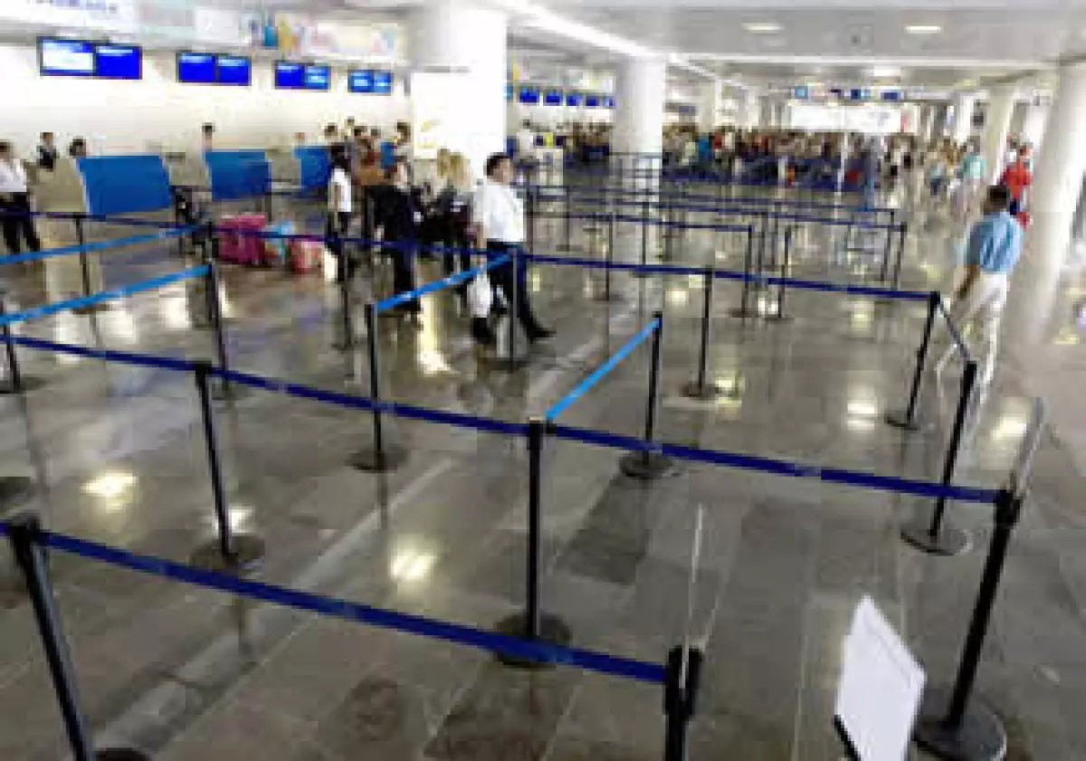 Los aeropuertos de Asur se vieron afectados por la contingencia sanitaria. (Foto: Archivo NTX)