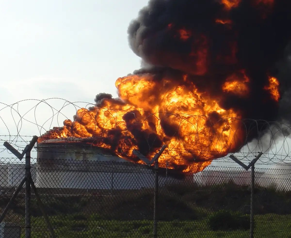 Fallecen 5 personas en refinería Dos Bocas
