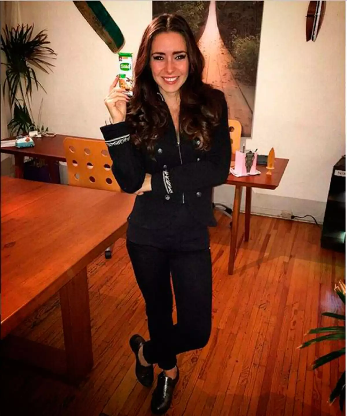 La actriz, que espera su primer hijo junto al modelo Marcus Ornellas, compartió una foto en la que ya comienza a verse su embarazo.