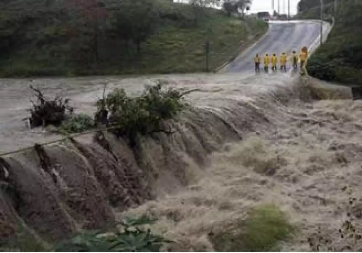 La tormenta Alex tocó tierra el jueves en la madrugada como un huracán categoría 2 en Tamaulipas, y avanzó hacia Monterrey. (Foto: Reuters)