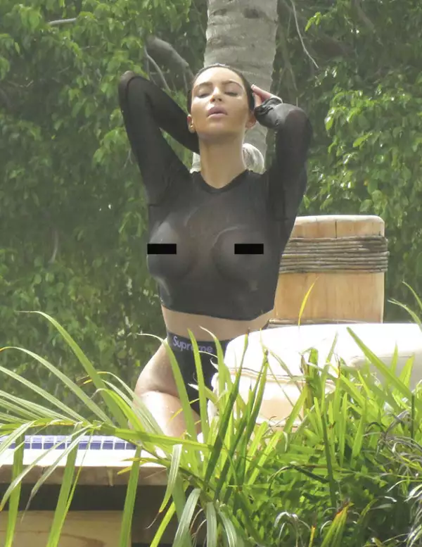 Kim dejó muy poco a la imaginación durante sus vacaciones en nuestro país.