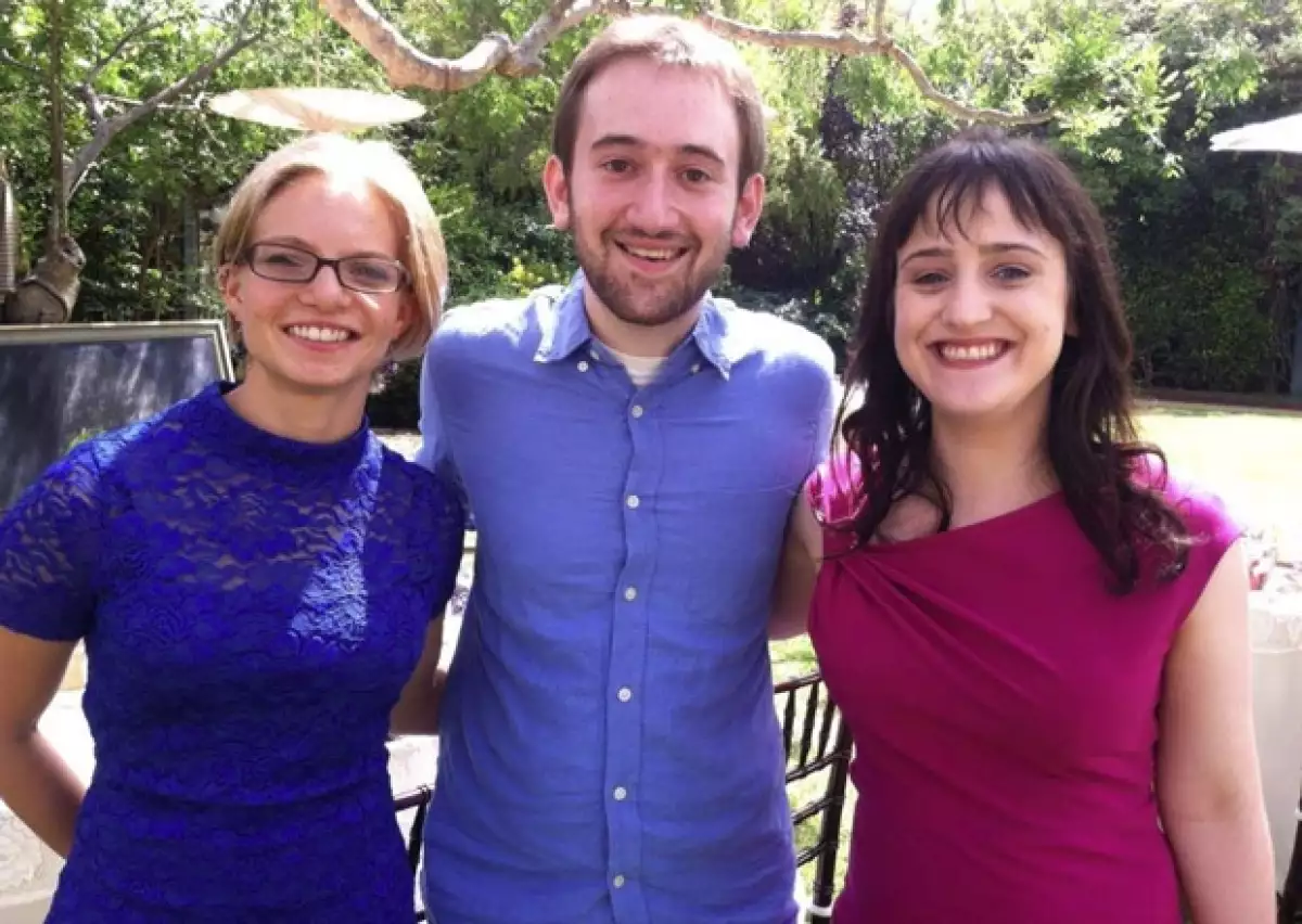Mara Wilson, "Matilda", compartió en su Facebook fotos sobre una reunión con el elenco de la famosa película de 1996, en la que aparecen Danny DeVito, y los niños ahora adultos, compañeros de Matilda.