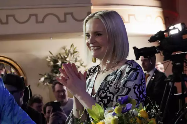 El líder del Partido de los finlandeses, Riikka Purra, asiste al evento de la noche de las elecciones al parlamento del partido en Helsinki, Finlandia, el 2 de abril de 2023.