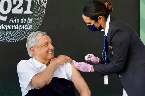 Vacuna-AMLO-.jpeg