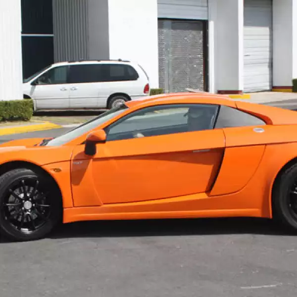 Desde la construcción del chasís de aluminio hasta el acabado de la carrocería de plástico compuesto, cada una de las fases de producción es revisada por el equipo Mastretta.