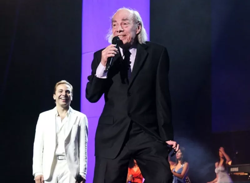 Manuel 'El Loco Valdés' subió al escenario para cantar 'El médico brujo'.