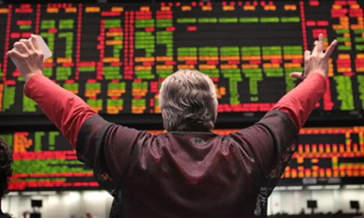 Con un rendimiento anual de 4%, en una década tu dinero valdrá casi 50% más. (Foto: Getty Images)
