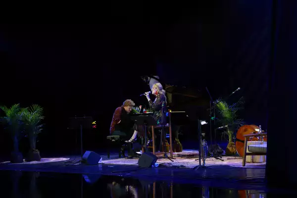 Olivia Chindamo & friends