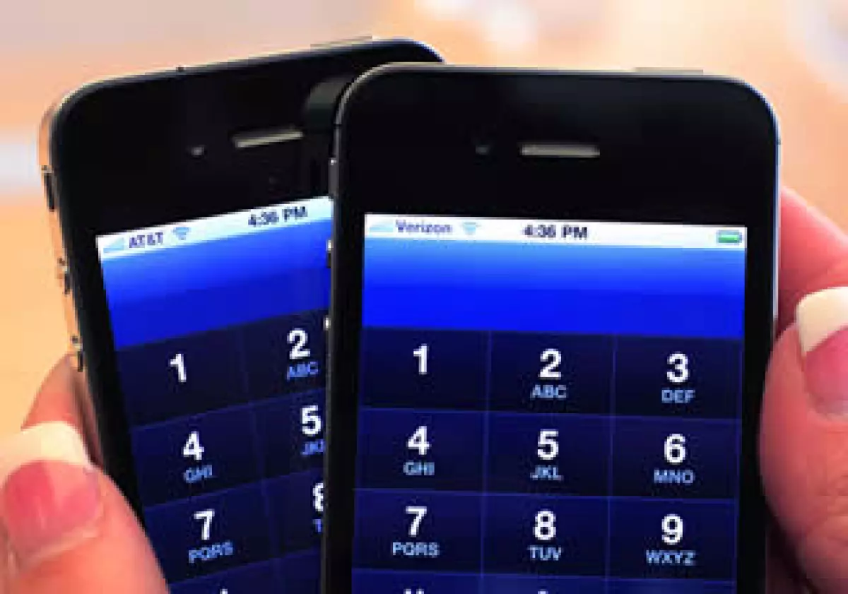 La más reciente versión del iPhone salió a la venta a mediados e 2010. (Foto: AP)
