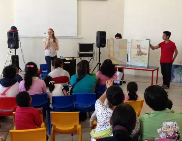 Ceci hizo felices a muchos niños al dedicarles su tiempo, cariño y alegría.