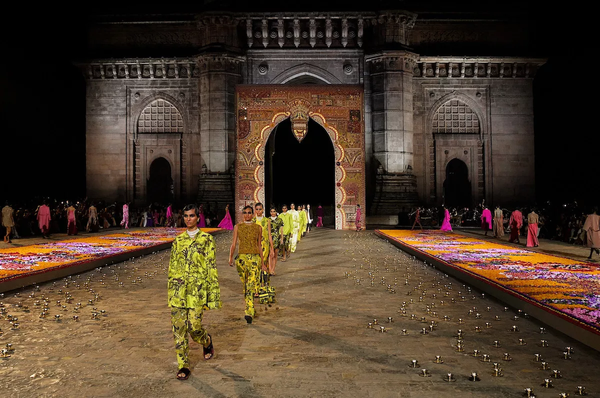Desfile de Dior en Mumbai.