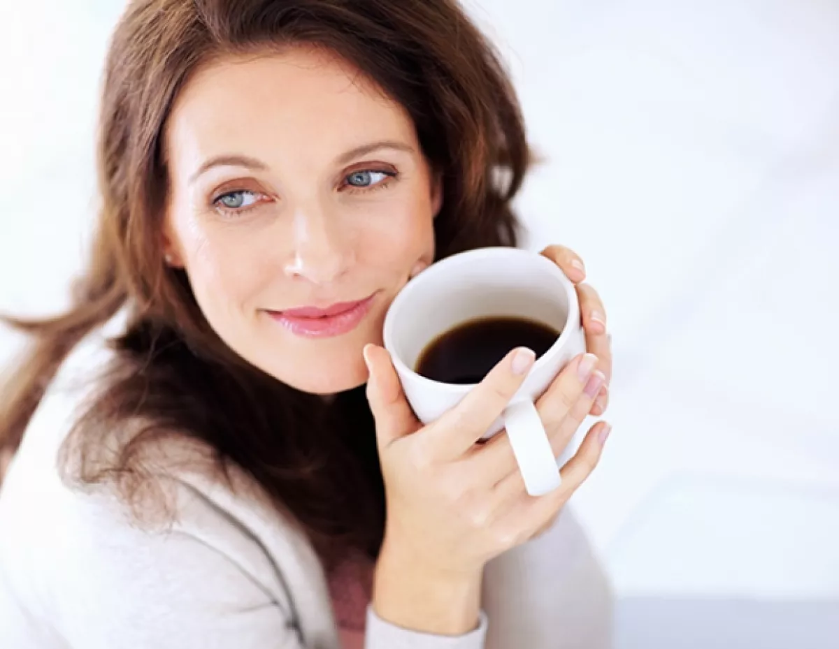 El café es bueno para la salud, pero en exceso, puede causar arrugas y líneas de expresión.