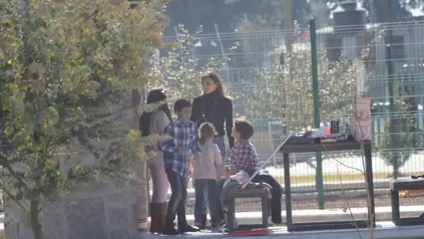 Fue este sábado que el abogado del ex gobernador del Estado de México, Arturo Montiel, confirmó que Maude Versini tendría hoy la oportunidad de ver a sus hijos en el Centro de Convivencia de Toluca.